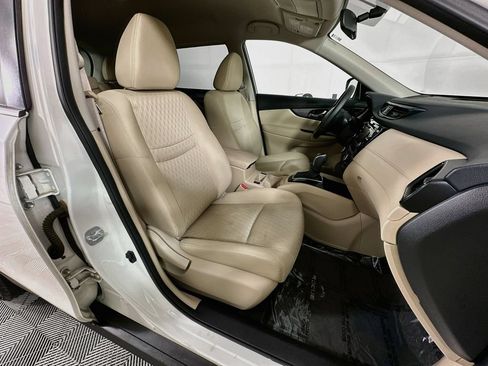 Used 2017 Nissan Rogue SV FWD image 32