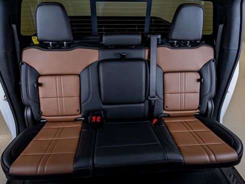 Used 2025 Chevrolet Silverado 2500 High Country w/ High Country Premium Package AWD/4WD image 36