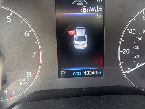 Used 2023 Toyota Corolla LE image 3