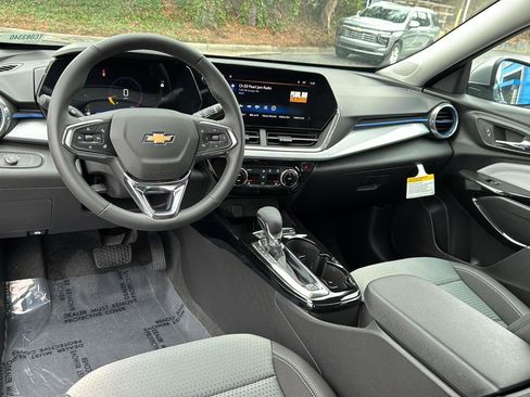 New 2026 Chevrolet Trax LT w/ Driver Confidence Package image 16