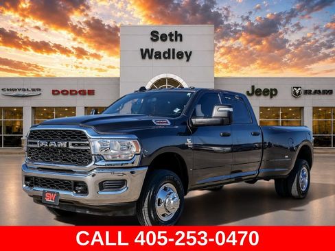 Used 2024 RAM 3500 Tradesman w/ Chrome Appearance Group AWD/4WD image 3