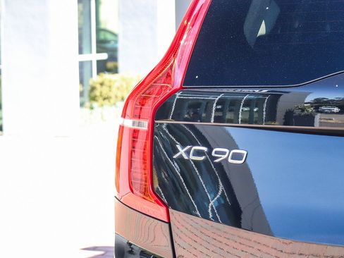 Used 2023 Volvo XC90 B5 Core w/ Protection Package Premier AWD/4WD image 9