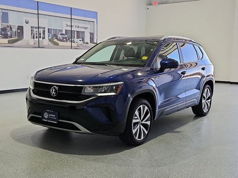 Certified 2023 Volkswagen Taos SE FWD image 4