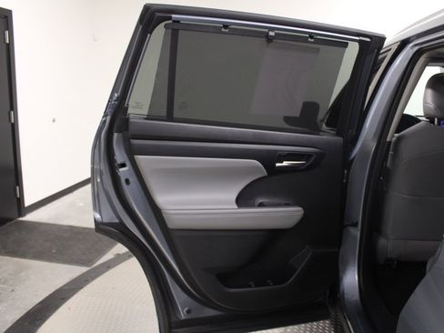 Used 2021 Toyota Highlander XLE image 33