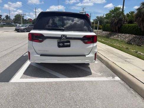 Used 2025 Honda Odyssey EX-L image 4