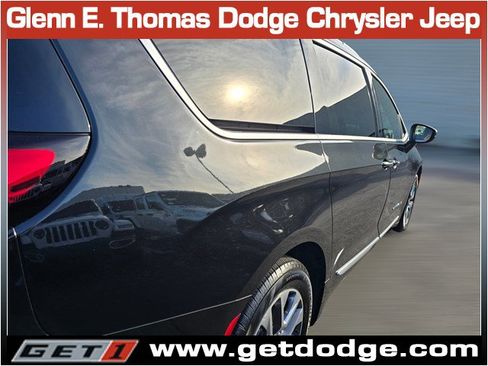 Used 2024 Chrysler Pacifica Pinnacle image 12