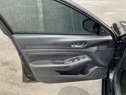 Used 2022 Nissan Altima 2.5 SR FWD image 17