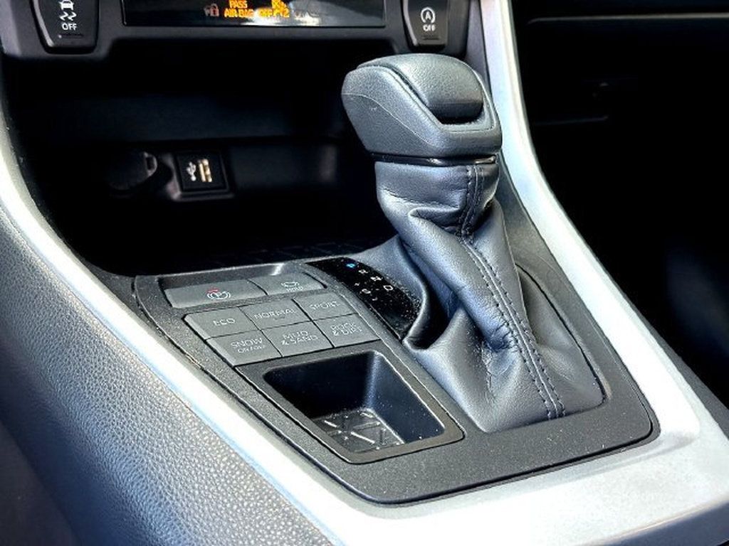 Certified 2025 Toyota RAV4 XLE AWD/4WD image 17
