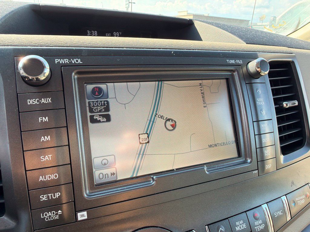 Used 2011 Toyota Sienna XLE w/ Premium Pkg FWD image 19