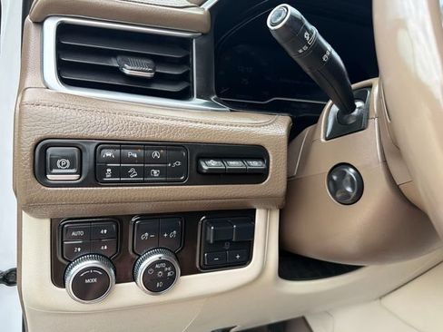 Used 2022 GMC Yukon XL Denali w/ Advanced Technology Package AWD/4WD image 34