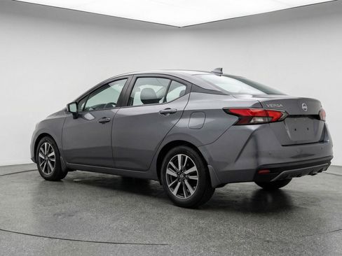 Used 2025 Nissan Versa SV image 6