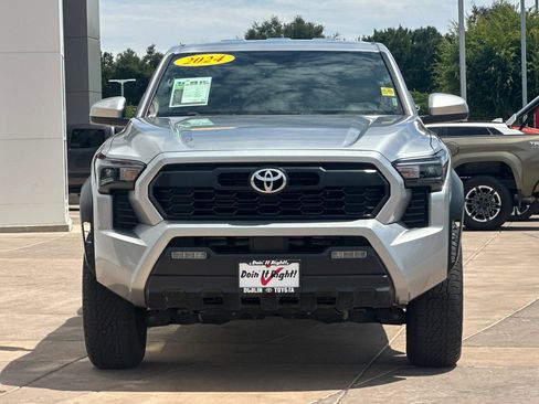 Used 2024 Toyota Tacoma TRD Off-Road AWD/4WD image 10