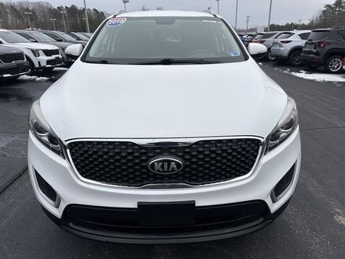 Used 2018 Kia Sorento LX image 2