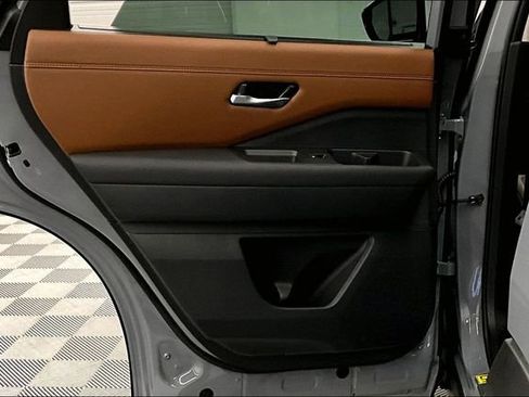 New 2026 Nissan Pathfinder Platinum image 35