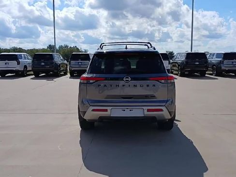 Used 2023 Nissan Pathfinder SL w/ Lighting Package (N92) image 7