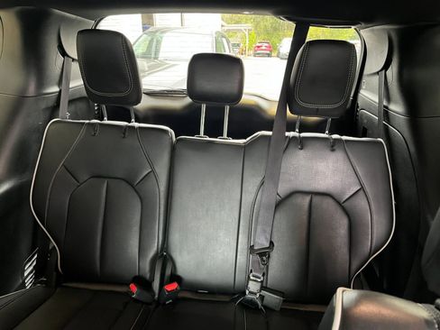 Used 2025 Chrysler Pacifica Limited image 30