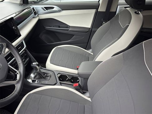 New 2025 Volkswagen Taos SE image 7