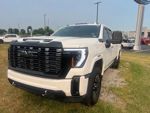 Used 2025 GMC Sierra 2500 Denali Ultimate AWD/4WD image 3