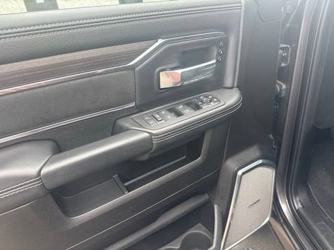 Used 2025 RAM 2500 Laramie AWD/4WD image 10