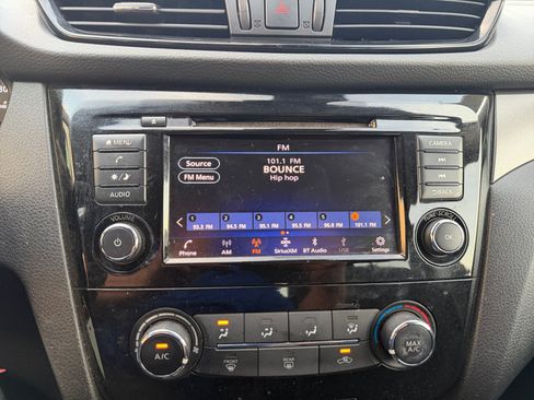 Used 2020 Nissan Rogue Sport S w/ Appearance Package FWD image 19
