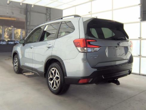 Used 2021 Subaru Forester Premium AWD/4WD image 5