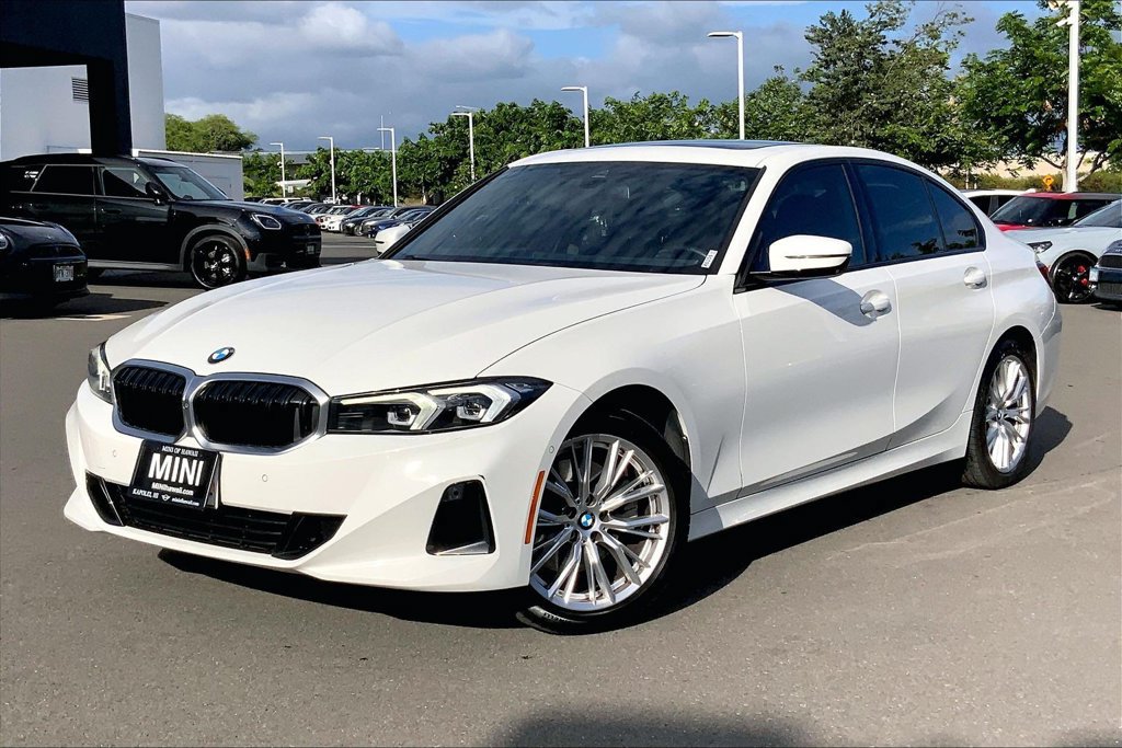 Used 2023 BMW 330i Sedan w/ Parking Assistance Package RWD image 2
