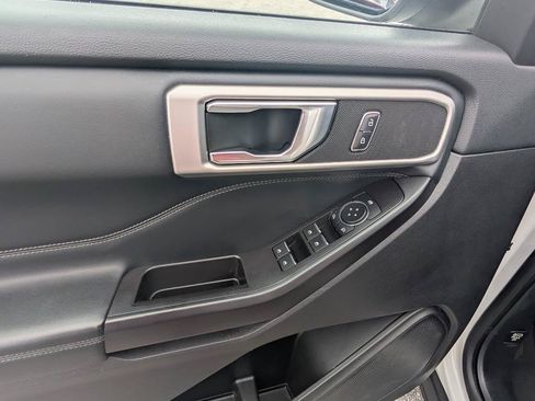 Used 2020 Ford Explorer XLT w/ Equipment Group 202A AWD/4WD image 18