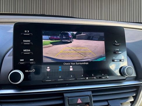 Used 2018 Honda Accord LX image 21