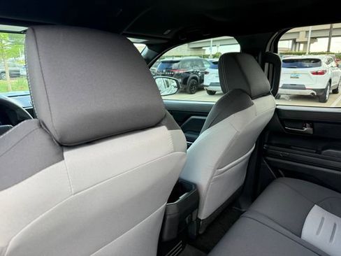 Used 2025 Toyota Tacoma TRD Sport AWD/4WD image 30