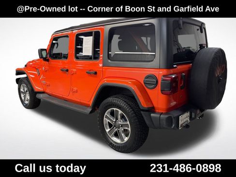 Used 2018 Jeep Wrangler Unlimited Sahara AWD/4WD image 3