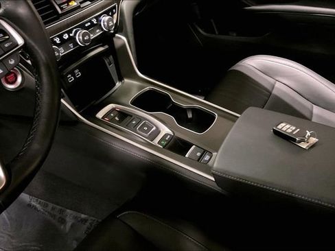 Used 2021 Honda Accord Touring image 16