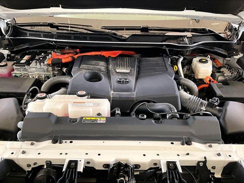 Used 2024 Toyota Sequoia Platinum AWD/4WD image 29