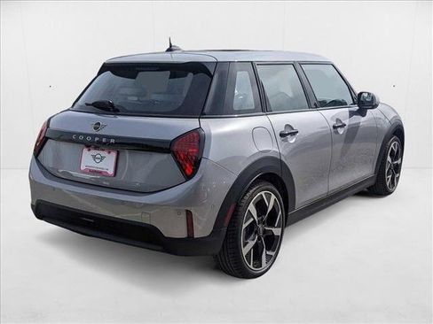 Used 2025 MINI Cooper 4-Door Hardtop image 2