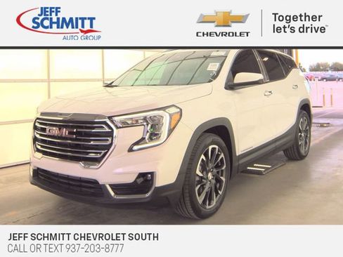Used 2022 GMC Terrain SLT w/ Infotainment Package II FWD image 1