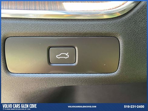 Certified 2024 Volvo XC60 B5 Plus w/ Climate Package AWD/4WD image 21