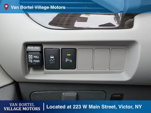 Used 2018 Toyota Sienna XLE w/ XLE Navigation Package image 17