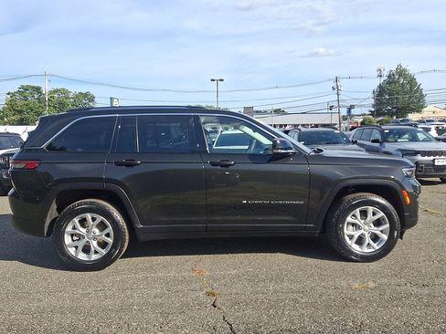 Certified 2023 Jeep Grand Cherokee Limited AWD/4WD image 32