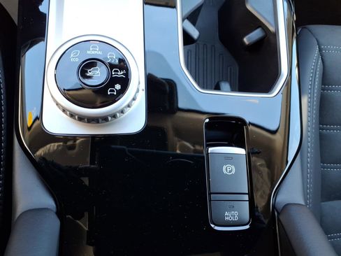 New 2026 Mitsubishi Outlander SE image 25