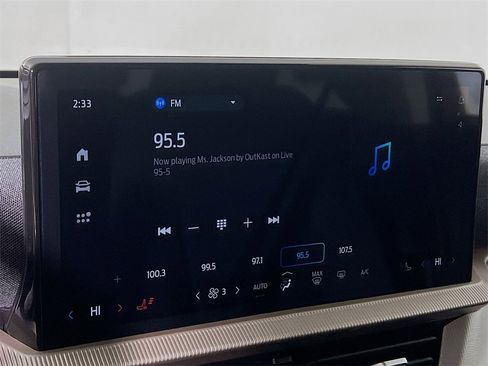 Used 2025 Ford Explorer Active image 14