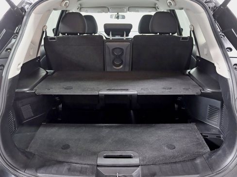 Used 2018 Nissan Rogue SV image 29