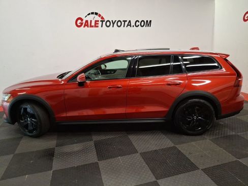 Used 2020 Volvo V60 T5 Cross Country AWD/4WD image 9