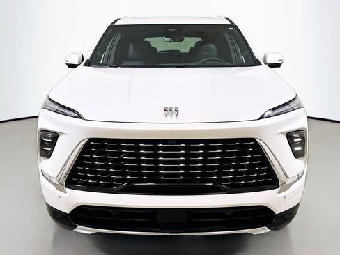 Used 2025 Buick Enclave Avenir AWD/4WD image 2