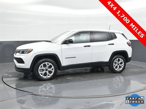Used 2025 Jeep Compass Sport image 9