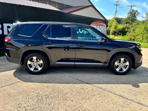 Used 2025 Honda Pilot EX-L image 8