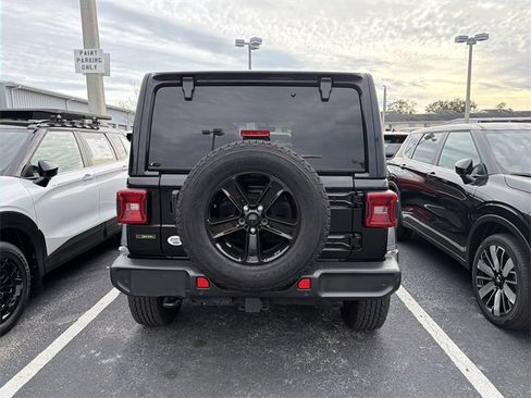 Used 2020 Jeep Wrangler Unlimited Sahara image 3