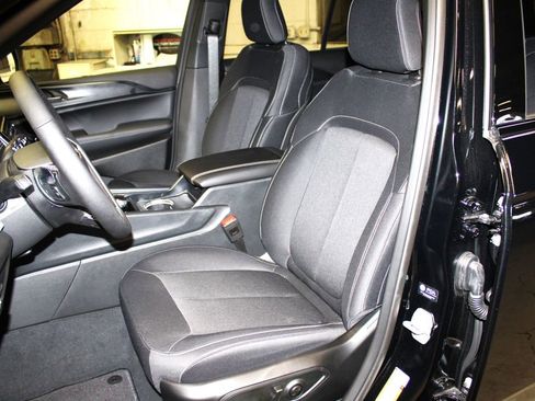 New 2025 Jeep Grand Cherokee Laredo w/ Luxury Tech Group I image 24