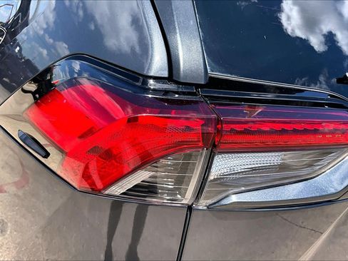 Used 2021 Toyota RAV4 XLE Premium AWD/4WD image 29