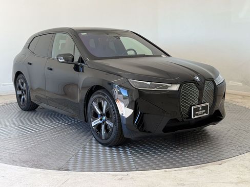 Used 2025 BMW iX xDrive50 w/ Premium Package AWD/4WD image 7