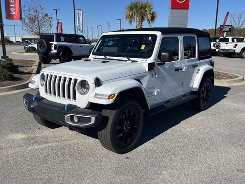 Used 2023 Jeep Wrangler Sahara image 8