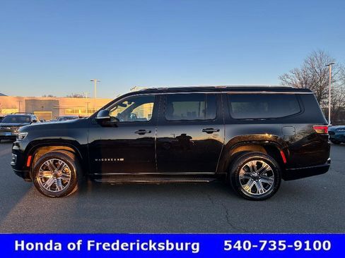 Used 2024 Jeep Wagoneer L Series II w/ Flexible Seating Group image 3